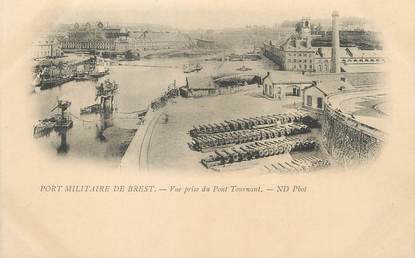 / CPA FRANCE 29 "Port Militaire de Brest, vue prise du pont tournant"