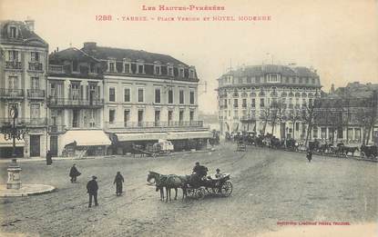 / CPA FRANCE 65 "Tarbes, place Verdun et hôtel Moderne"