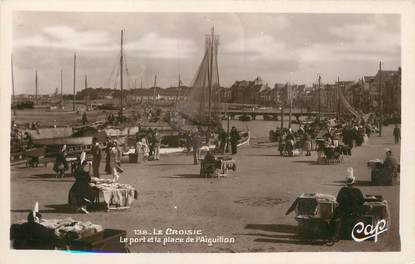 / CPSM FRANCE 44 "Le Croisic, le port et la place de l'Aiguillon "