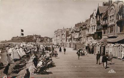 / CPSM FRANCE 62 "Wimereux, la digue et la plage"