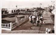 14 Calvado / CPSM FRANCE 14 "Trouville, la reine des plages, les nouveaux jardins devant le Topsy"