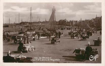 / CPSM FRANCE 44 "Le Croisic, le port et la place  de l'Aiguillon"