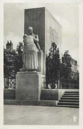 / CPSM FRANCE 36 "Châteauroux, monument aux morts"