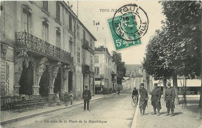 / CPA FRANCE 54 "Toul, un coin de la place de la république"