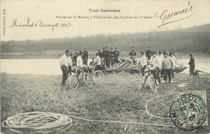 / CPA FRANCE 54 "Toul Garnison, passage sur la Moselle à Villey le Sec des cycliste du 1er génie"