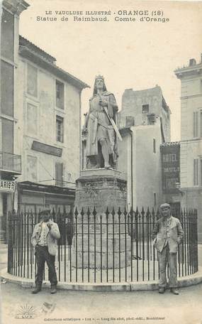 / CPA FRANCE 84 "Orange, statue de Comte Raimbaud, Comte d'Orange"