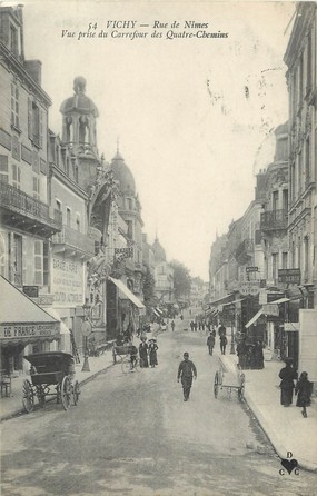 / CPA FRANCE 03 "Vichy, rue de  Nîmes"