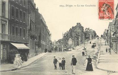 / CPA FRANCE 76 " Dieppe, la rue Gambetta"