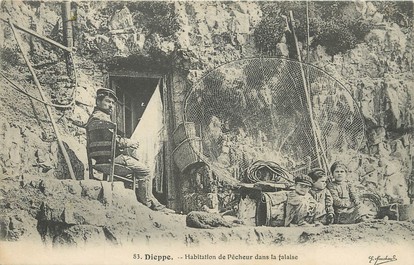 / CPA FRANCE 76 "Dieppe, habitation de pêcheurs dans la  falaise"