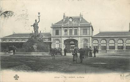 / CPA FRANCE 03 "Vichy, la gare"