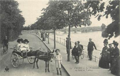 / CPA FRANCE 03 "Vichy, la promenade au bord de l'Allier" / ÂNE