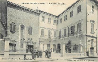 / CPA FRANCE 83 "Draguignan illustré, l'hôtel de ville"