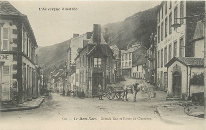 / CPA FRANCE 63 "Le Mont Dore, grande rue et route de Clermont"