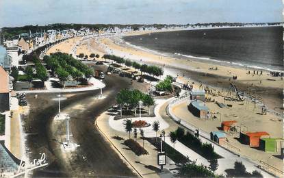 / CPSM FRANCE 44 "La Baule, vue générale de la plage et l'esplanade du Casino"