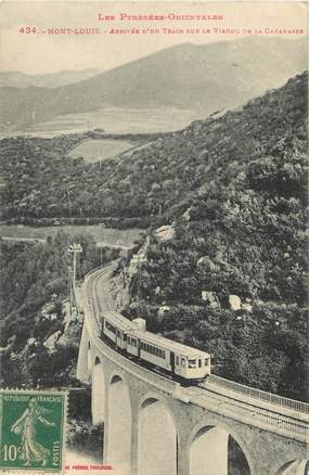 / CPA FRANCE 66 "Mont Louis, arrivée d'un train sur le viaduc de la Cabanasse"