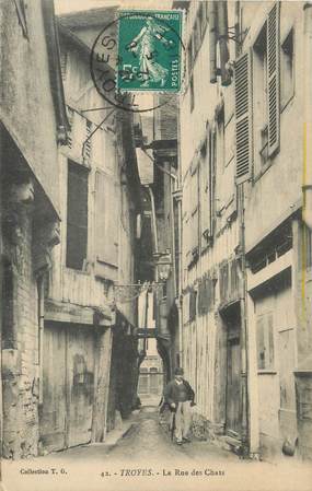 / CPA FRANCE 10 "Troyes, la rue des chats"