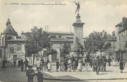 / CPA FRANCE 10 "Troyes, bourse du travail et monument des bienfaiteurs"