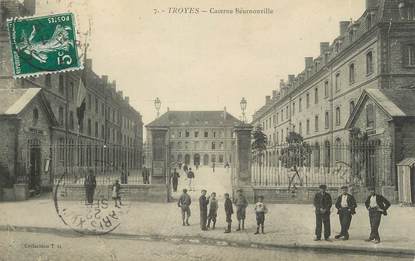 / CPA FRANCE 10 "Troyes, caserne Beurnonville "