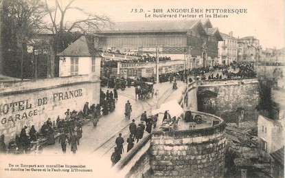 / CPA FRANCE 16 "Angoulème, le bld Pasteur et les halles"