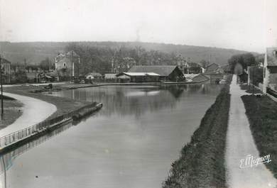 / CPSM FRANCE 21 "Montbard,canal de Bourgogne, le port"