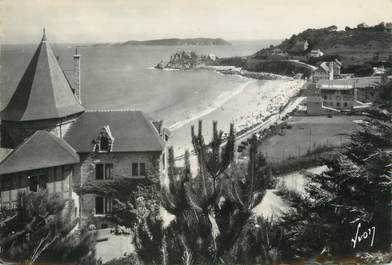 / CPSM FRANCE 22 "Perros Guirec, plage de Trestignel et pointe du château"