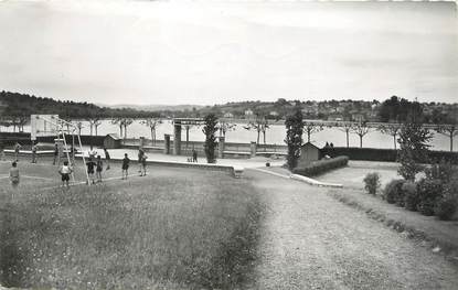 / CPSM FRANCE 71 "Montceau Les Mines, l'étang et le stade"