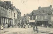 53 Mayenne / CPA FRANCE 53 "Villaines la Jubel, place des Halles"