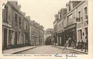 53 Mayenne / CPA FRANCE 53 "Ambrières le Grand, rue de l'hôtel de ville"