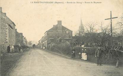 / CPA FRANCE 53 "La Haie traversante, entrée du bourg, route de Mayenne"