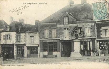 / CPA FRANCE 53 "Javron, place de l'église, statue de Jeanne d'Arc"