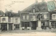 53 Mayenne / CPA FRANCE 53 "Javron, place de l'église, statue de Jeanne d'Arc"