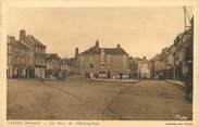 53 Mayenne / CPA FRANCE 53 "Lassay, la place de l'hôtel de ville"