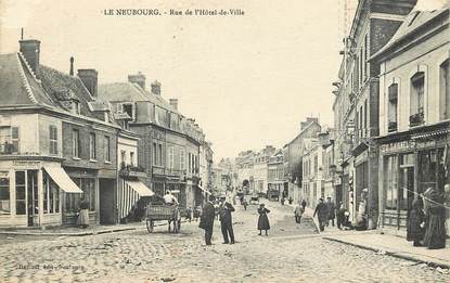 CPA FRANCE 27 "Le Neubourg, Rue de l'Hôtel de ville" / Nom commerces: LAIGNIEL / BRUNET