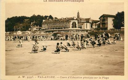 CPA FRANCE 22 "Val André, cours d'éducation physique sur la plage"