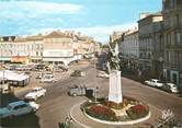 24 Dordogne CPSM FRANCE 24 " Bergerac, le monument aux morts avec la rue du marché"