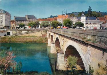 CPSM FRANCE 24 "La Bugue, le pont, les quais au centre de la ville"