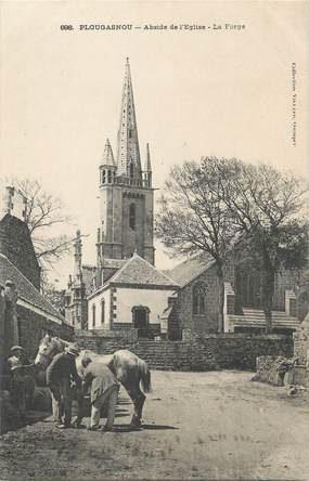 / CPA FRANCE 29 "Plougasnou, abside de l'église, la forge"