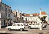 24 Dordogne / CPSM FRANCE 24 "Montpon Menestrol, la place Gambetta et l'hôtel de ville" / 2CH