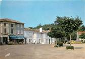 24 Dordogne / CPSM FRANCE 24 "Le Pizou, la place"