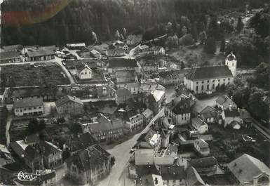 / CPSM FRANCE 25 "Maiche, vue aérienne, quartier de l'église"