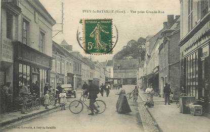 CPA FRANCE 27 "Ivry la Bataille, vue prise de la grande rue" / VÉLO / CAFÉ 