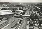 25 Doub / CPSM FRANCE 25 "Sochaux, l'avenue du Général Leclerc et les usines Peugeot"