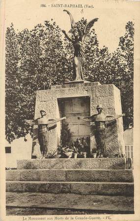 / CPA FRANCE 83 "Saint Raphaël, monument aux morts"