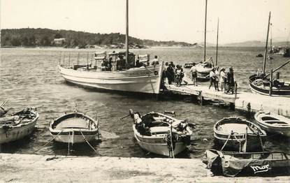 / CPSM FRANCE 83 "Porquerolles, arrivée du courrier de l'Ile" / BATEAU