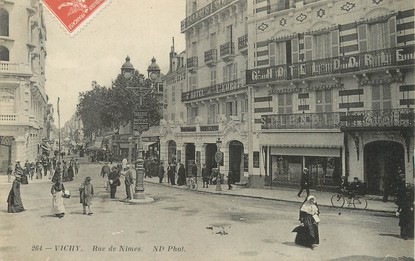 / CPA FRANCE 03  "Vichy,  rue de Nîmes"