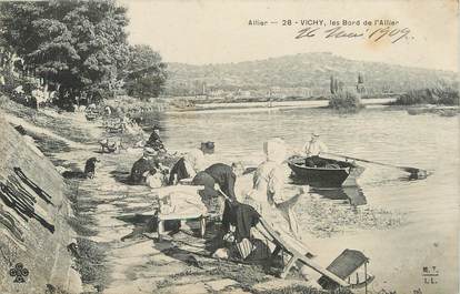 / CPA FRANCE 03  "Vichy, les bords de l'Allier" 