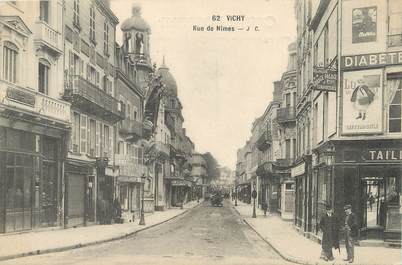 / CPA FRANCE 03  "Vichy, rue de Nîmes"