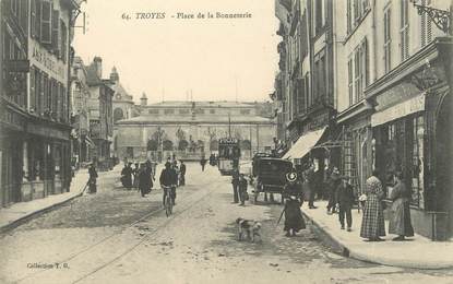 / CPA FRANCE 10 "Troyes, place de la Bonneterie"