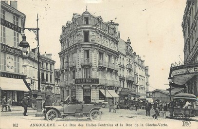 / CPA FRANCE 16 "Angoulême, la rue des Halles centrales et la rue de la cloche verte"