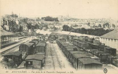 / CPA FRANCE 16 "Angoulême, vue prise de la passerelle Chaignaud" / GARE